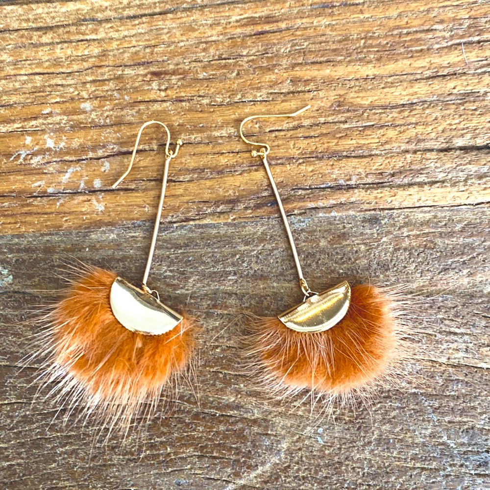 Dangle earrings, cognac colored faux fur